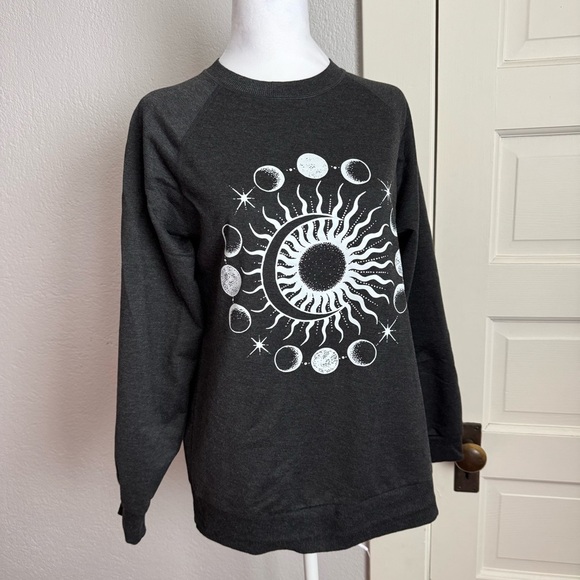 NWOT Gray Sun and Moon Graphic Sweater - Picture 3 of 5